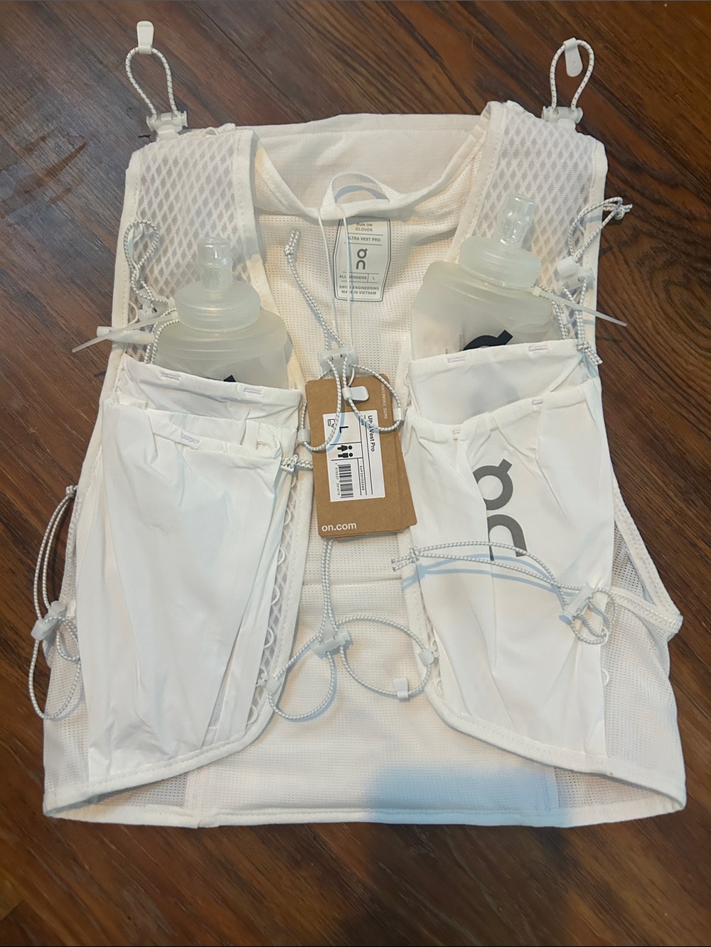 On Running White Trail Ultra Vest Pro with Bottle Pockets NWT L